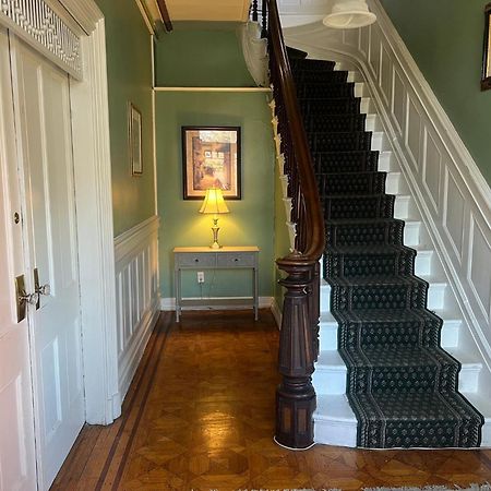 1 Bedroom Private Victorian Apt In Convenient City Location On 5 Acre, Sleeps 4 Poughkeepsie Bagian luar foto