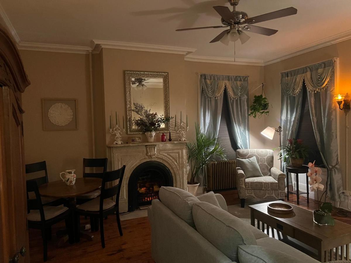 1 Bedroom Private Victorian Apt In Convenient City Location On 5 Acre, Sleeps 4 Poughkeepsie Bagian luar foto
