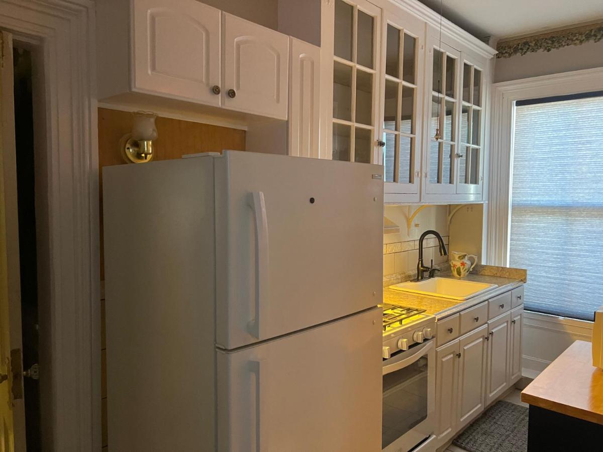 1 Bedroom Private Victorian Apt In Convenient City Location On 5 Acre, Sleeps 4 Poughkeepsie Bagian luar foto