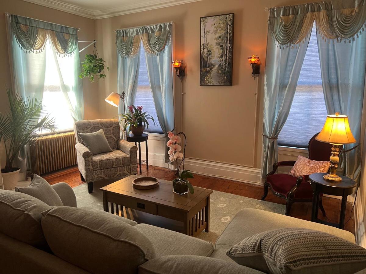 1 Bedroom Private Victorian Apt In Convenient City Location On 5 Acre, Sleeps 4 Poughkeepsie Bagian luar foto