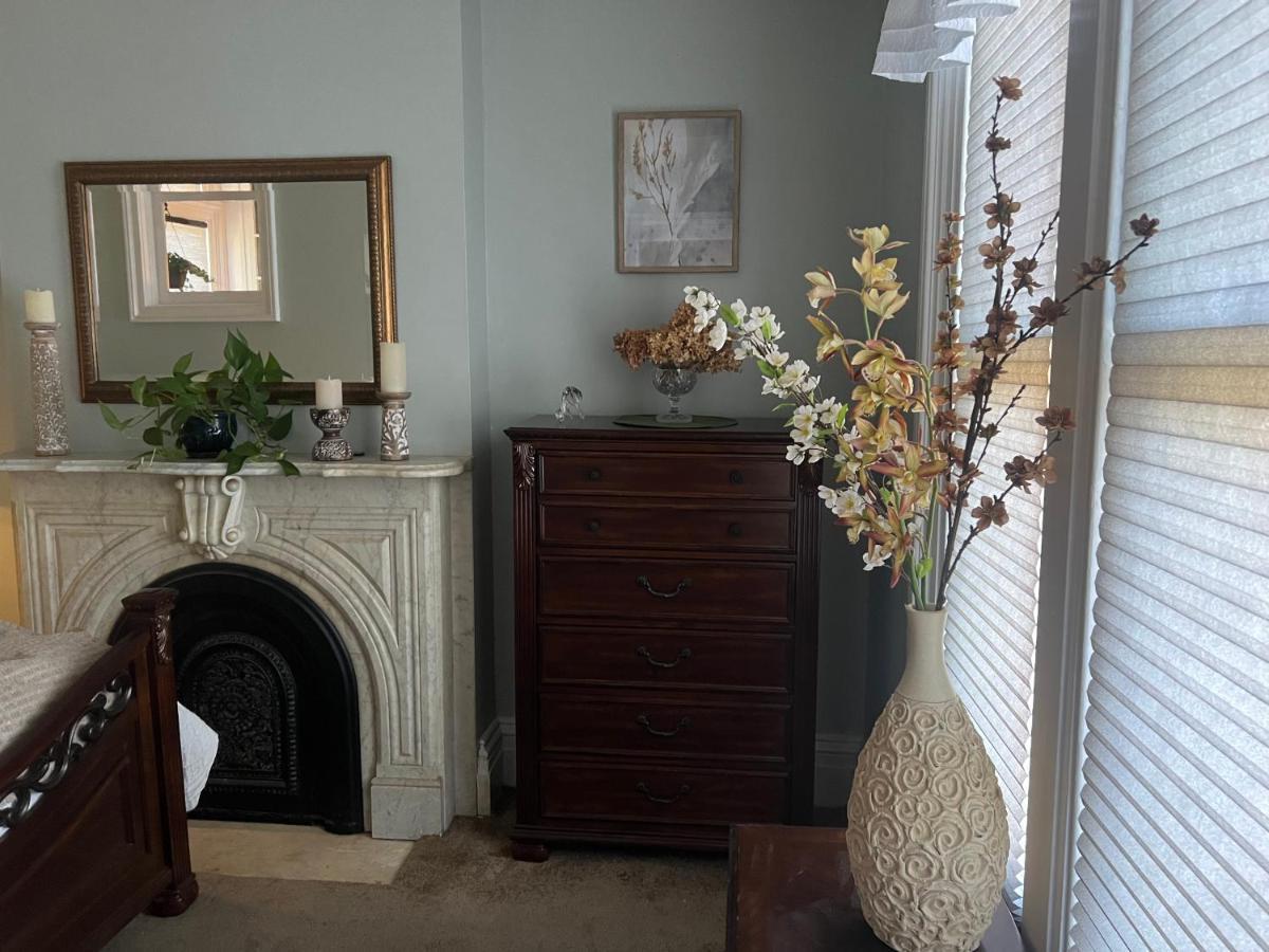 1 Bedroom Private Victorian Apt In Convenient City Location On 5 Acre, Sleeps 4 Poughkeepsie Bagian luar foto