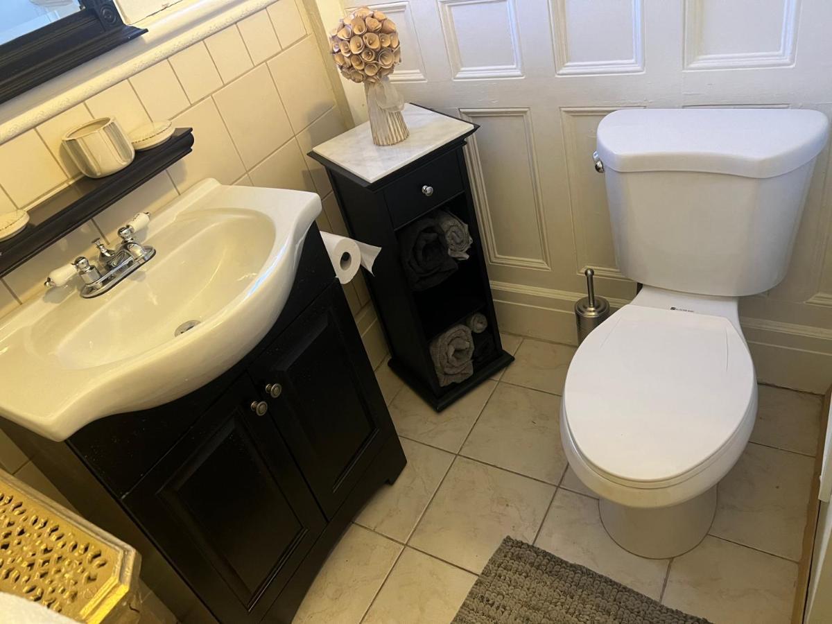 1 Bedroom Private Victorian Apt In Convenient City Location On 5 Acre, Sleeps 4 Poughkeepsie Bagian luar foto